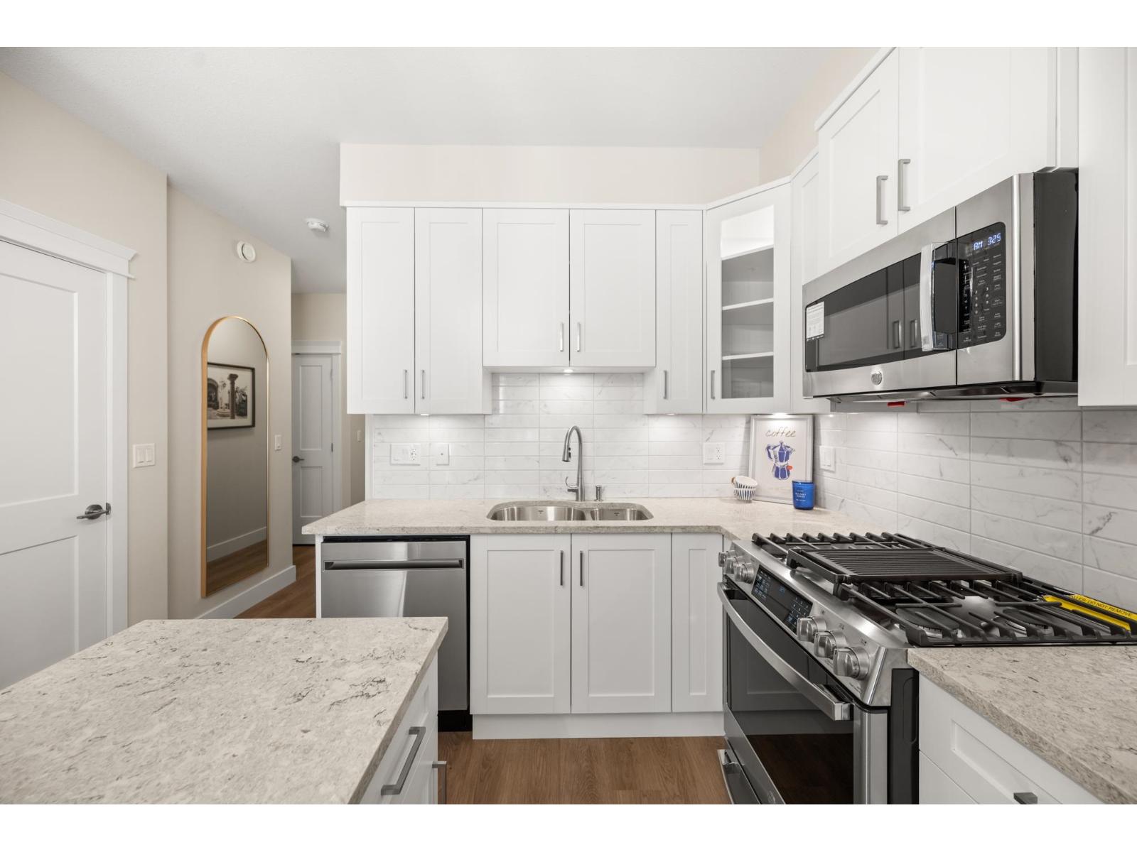 405 11063 Ravine Road, Surrey, British Columbia  V0V 0V0 - Photo 4 - R3088199