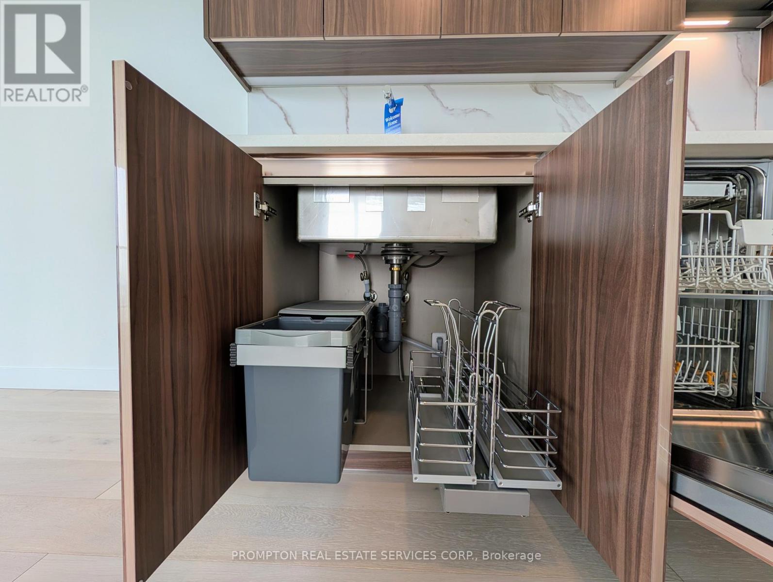 7102 - 3 Concord Cityplace Way, Toronto (Waterfront Communities), Ontario  M5V 0X4 - Photo 10 - C12773644