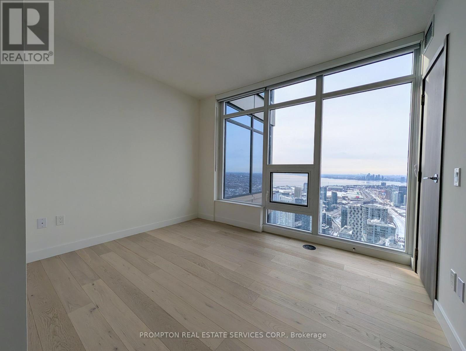 7102 - 3 Concord Cityplace Way, Toronto (Waterfront Communities), Ontario  M5V 0X4 - Photo 11 - C12773644