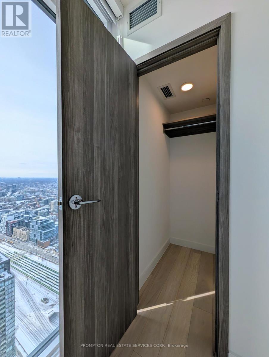 7102 - 3 Concord Cityplace Way, Toronto (Waterfront Communities), Ontario  M5V 0X4 - Photo 14 - C12773644