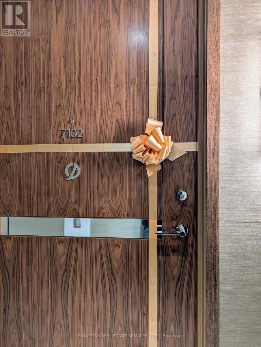 7102 - 3 Concord Cityplace Way, Toronto (Waterfront Communities), Ontario  M5V 0X4 - Photo 2 - C12773644