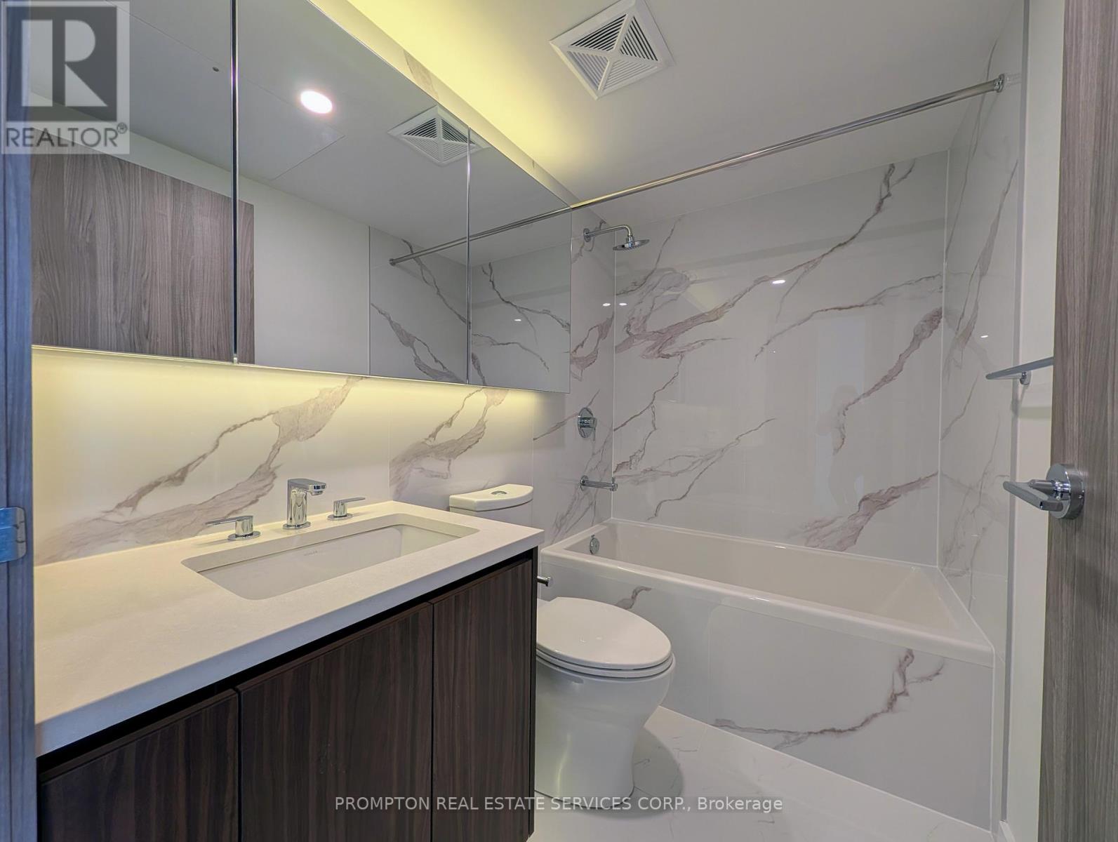 7102 - 3 Concord Cityplace Way, Toronto (Waterfront Communities), Ontario  M5V 0X4 - Photo 23 - C12773644