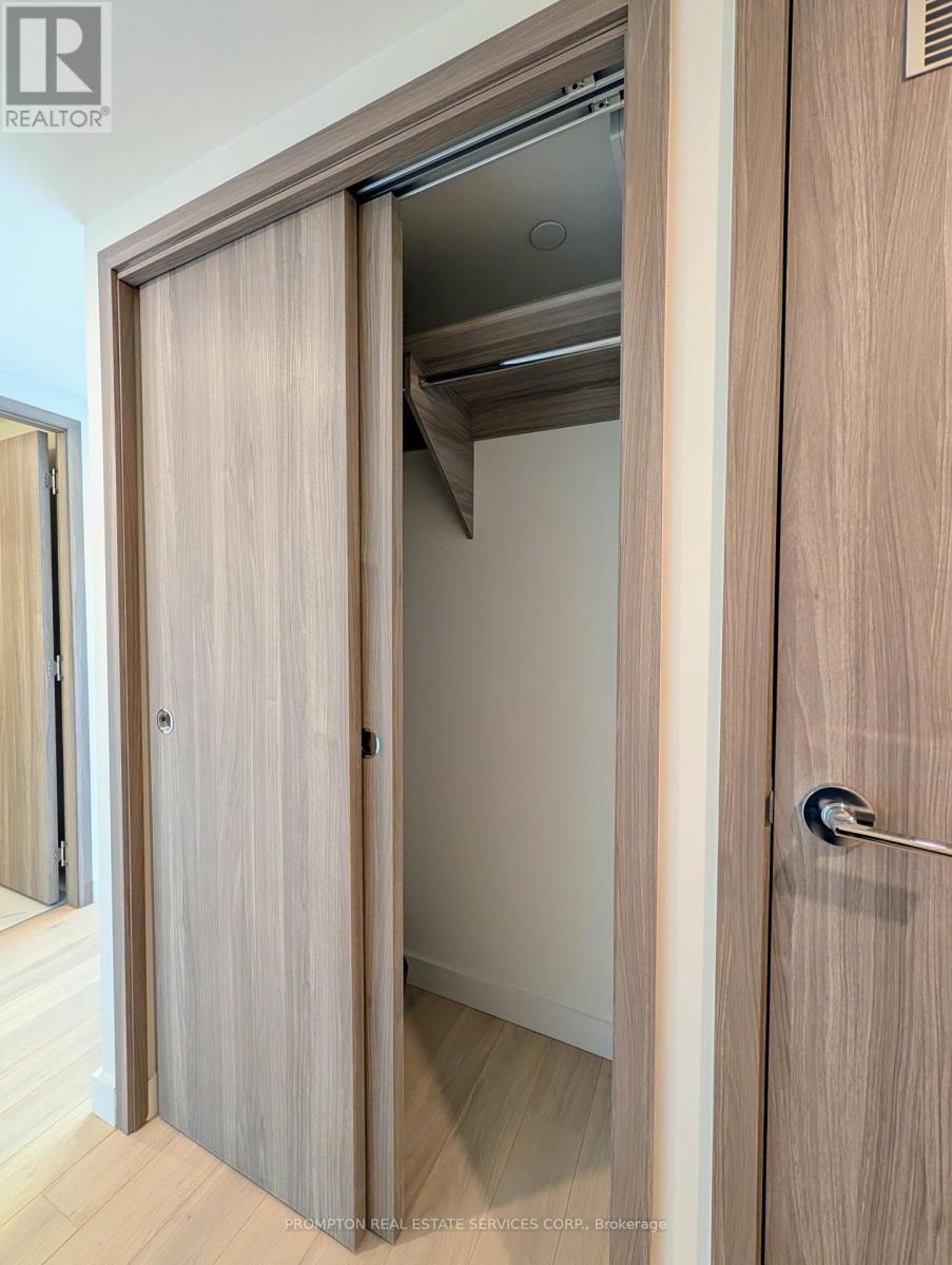 7102 - 3 Concord Cityplace Way, Toronto (Waterfront Communities), Ontario  M5V 0X4 - Photo 26 - C12773644