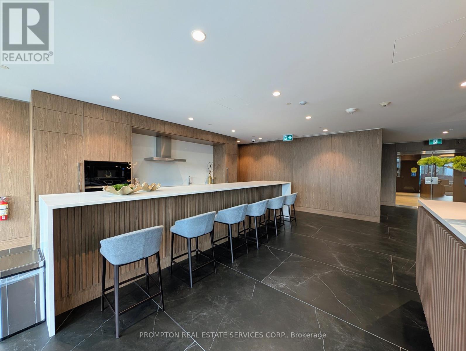 7102 - 3 Concord Cityplace Way, Toronto (Waterfront Communities), Ontario  M5V 0X4 - Photo 28 - C12773644