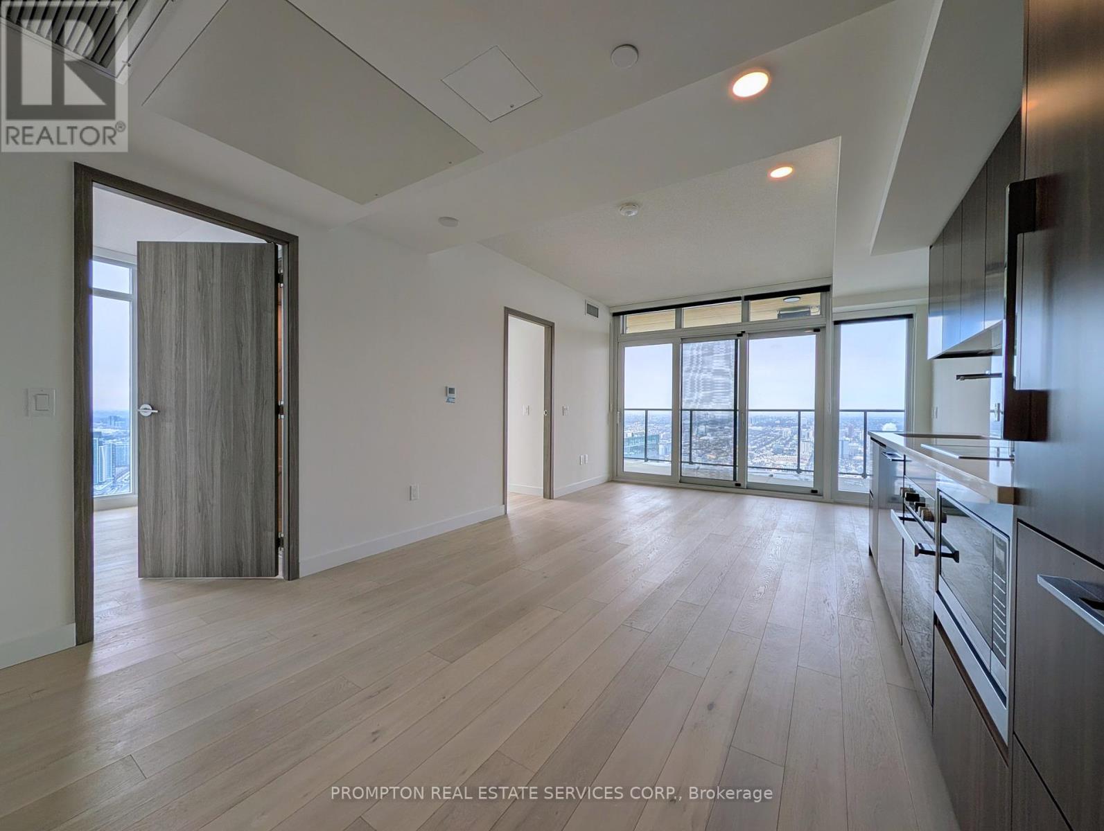 7102 - 3 Concord Cityplace Way, Toronto (Waterfront Communities), Ontario  M5V 0X4 - Photo 4 - C12773644