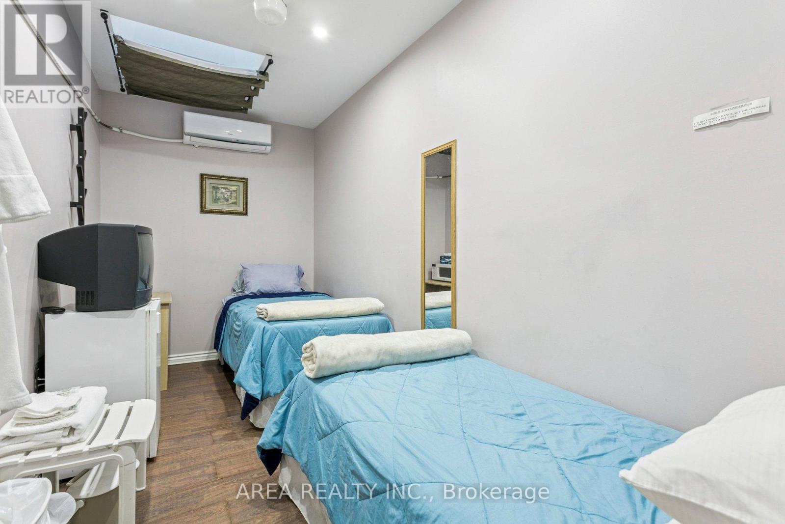 137 Jarvis Street, Toronto, Ontario  M5C 2H6 - Photo 9 - C12773654