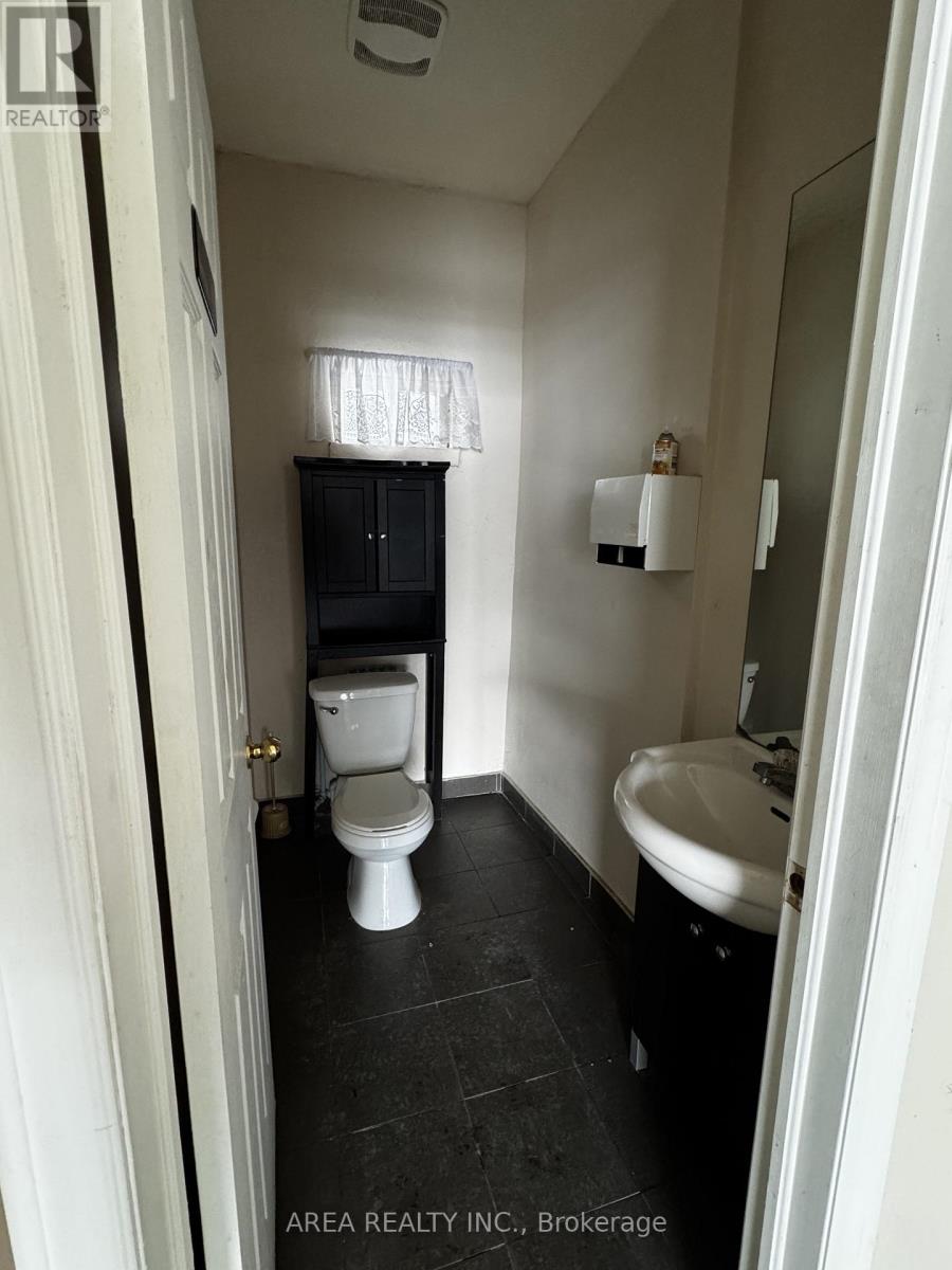 672 Sheppard Avenue W, Toronto (Bathurst Manor), Ontario  M3H 2S5 - Photo 9 - C12773664