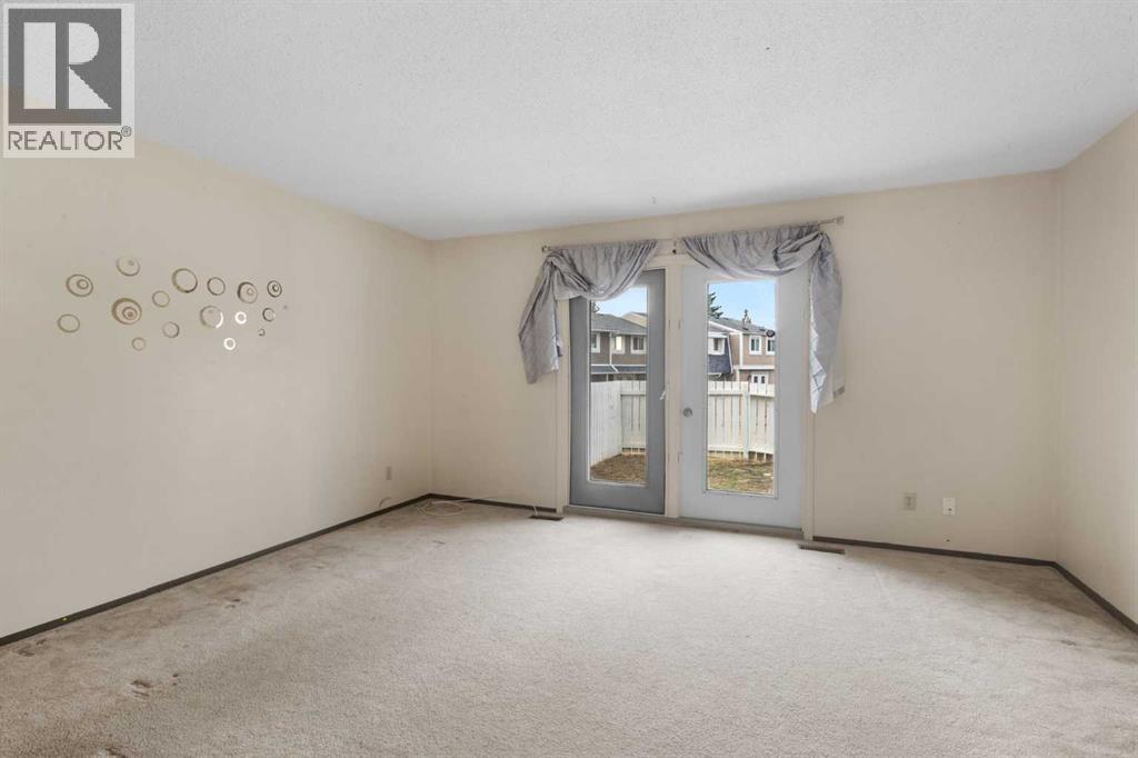 355 Georgian Villas, Calgary, Alberta  T2A 7C7 - Photo 8 - A2284889