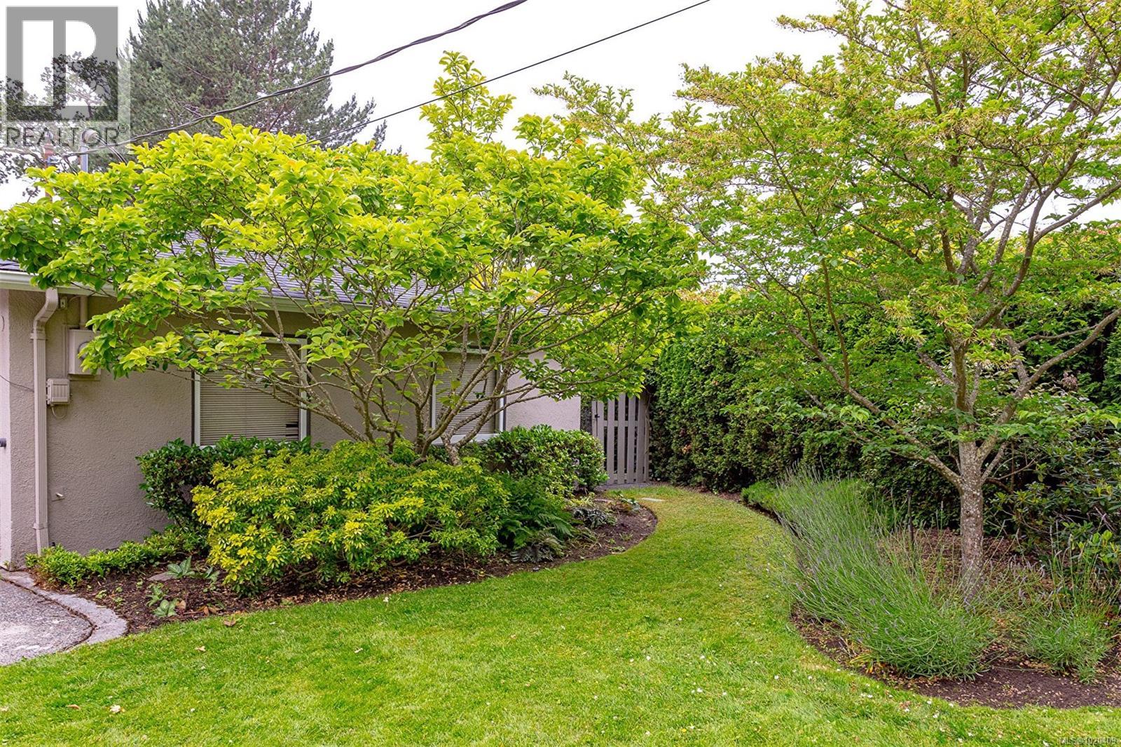 1941 Mayfair Dr, Saanich, British Columbia  V8P 1R1 - Photo 62 - 1020409