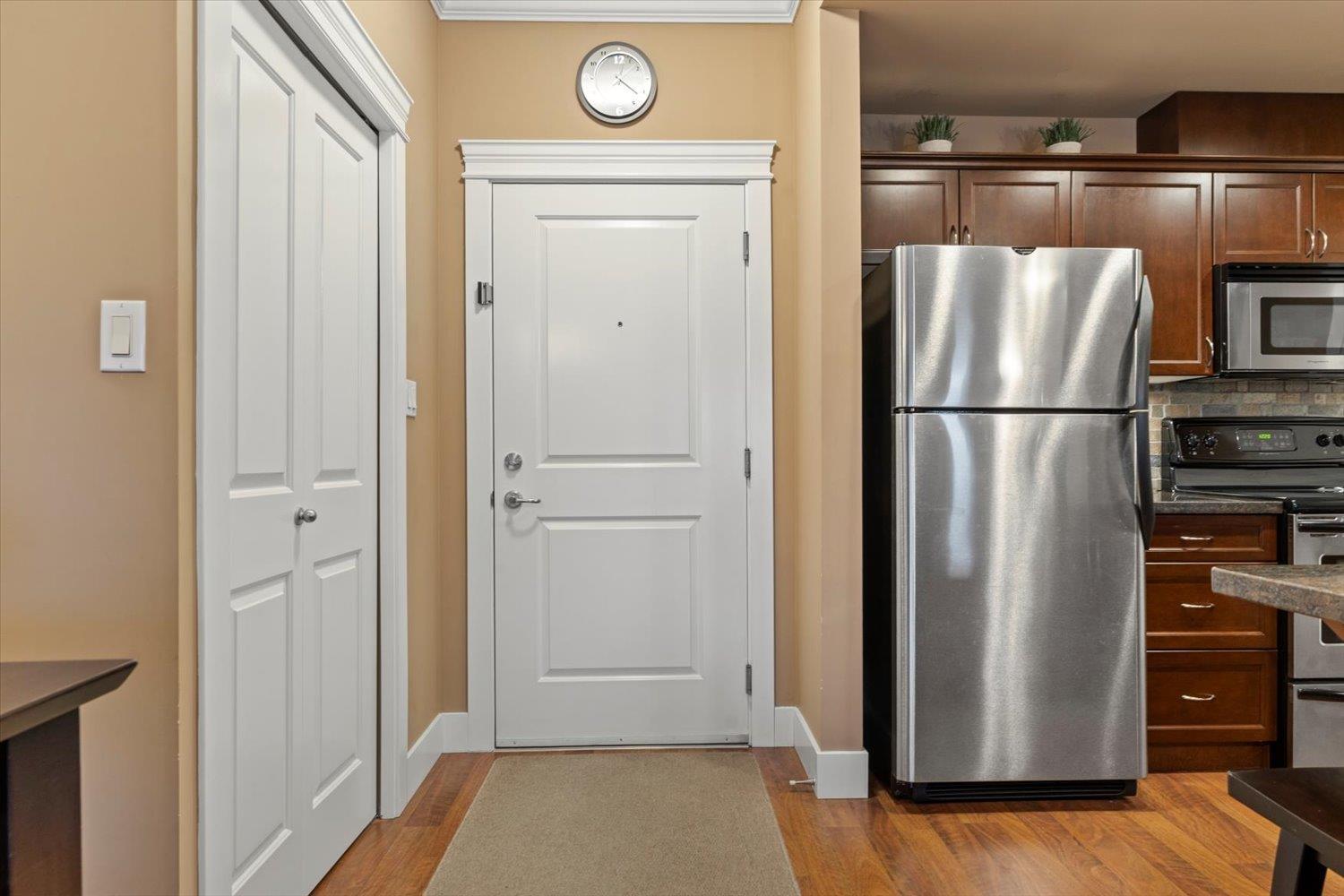 202 33338 Mayfair Avenue, Abbotsford, British Columbia  V2S 0A4 - Photo 2 - R3087989