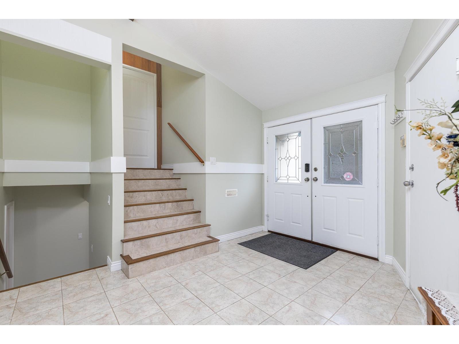 2055 Lion Court, Abbotsford, British Columbia  V3G 1G3 - Photo 3 - R3087628