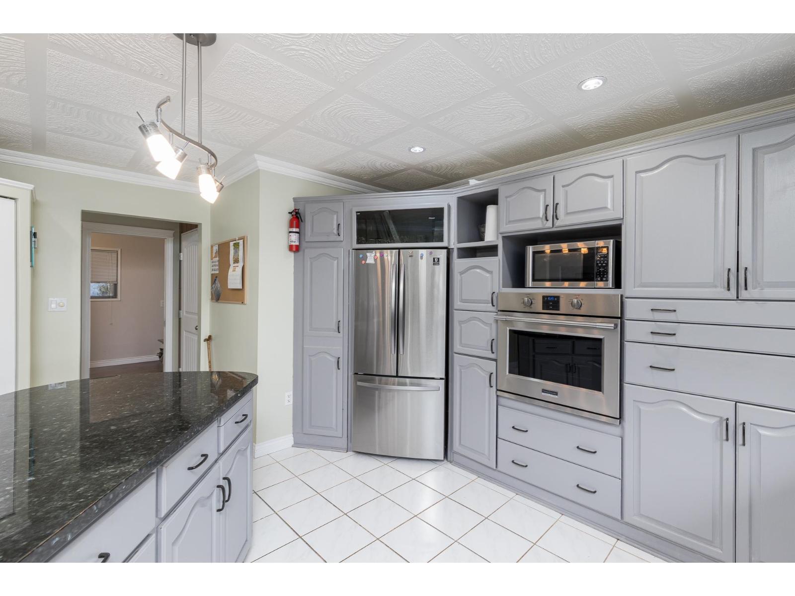 2055 Lion Court, Abbotsford, British Columbia  V3G 1G3 - Photo 12 - R3087628