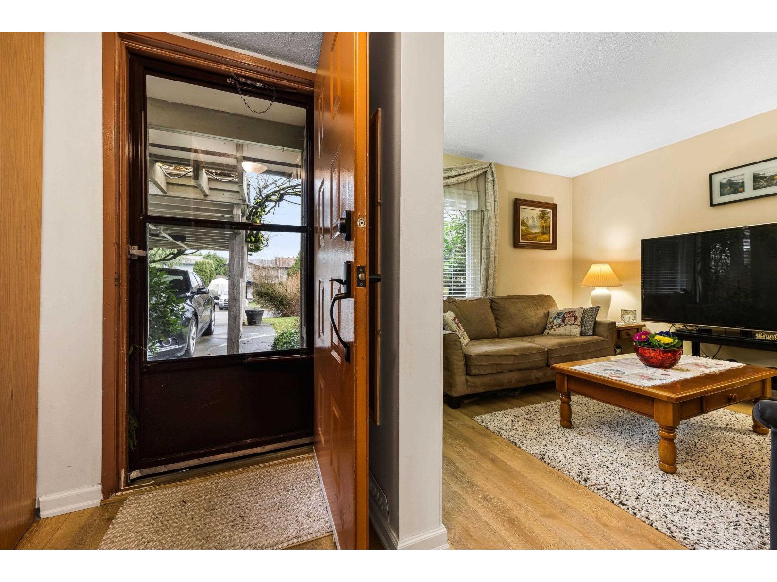 6907 134a Street, Surrey, British Columbia  V3W 8G6 - Photo 5 - R3087669