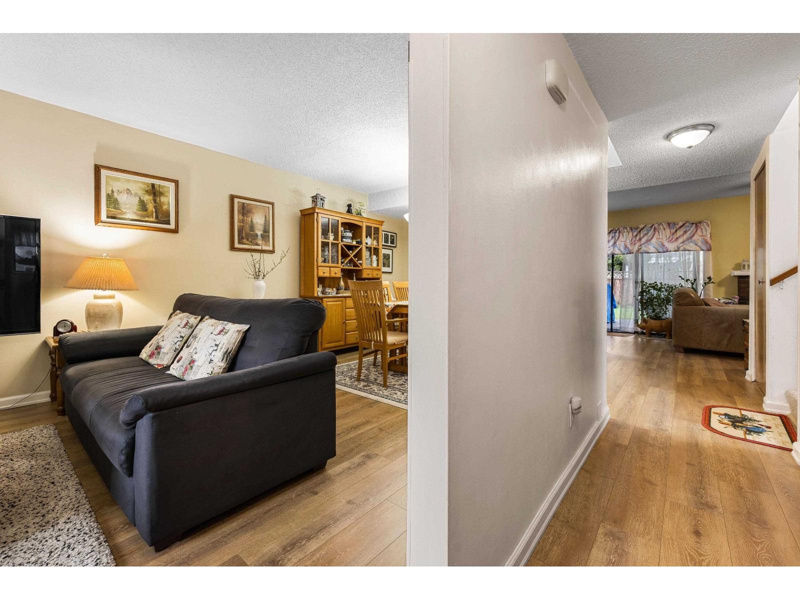 6907 134a Street, Surrey, British Columbia  V3W 8G6 - Photo 6 - R3087669