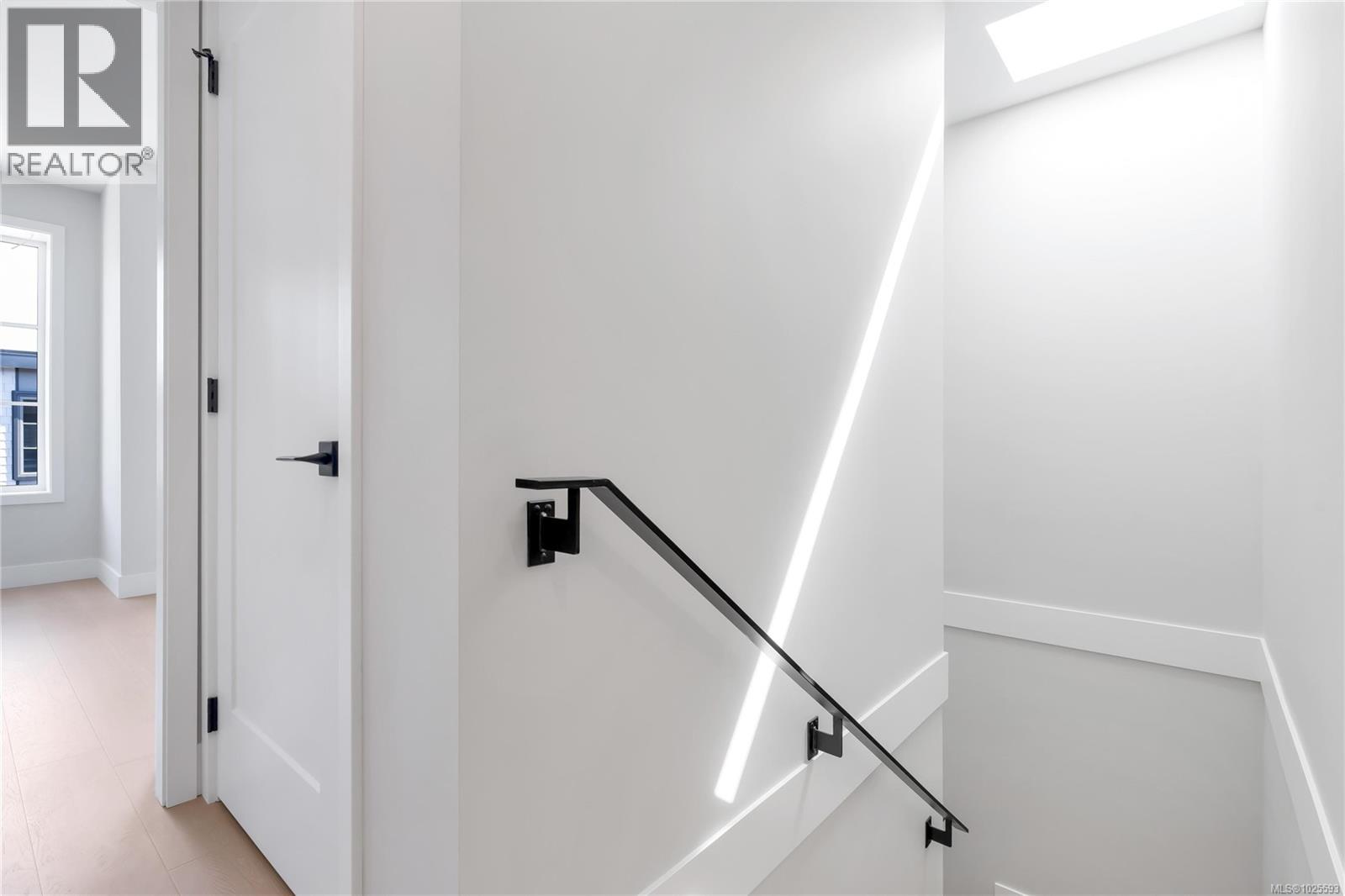 5 2590 Penrhyn St, Saanich, British Columbia  V8N 1G3 - Photo 22 - 1025593