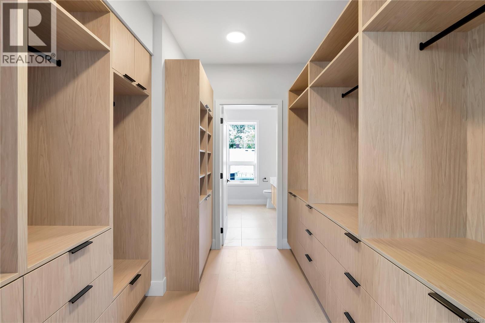 5 2590 Penrhyn St, Saanich, British Columbia  V8N 1G3 - Photo 36 - 1025593