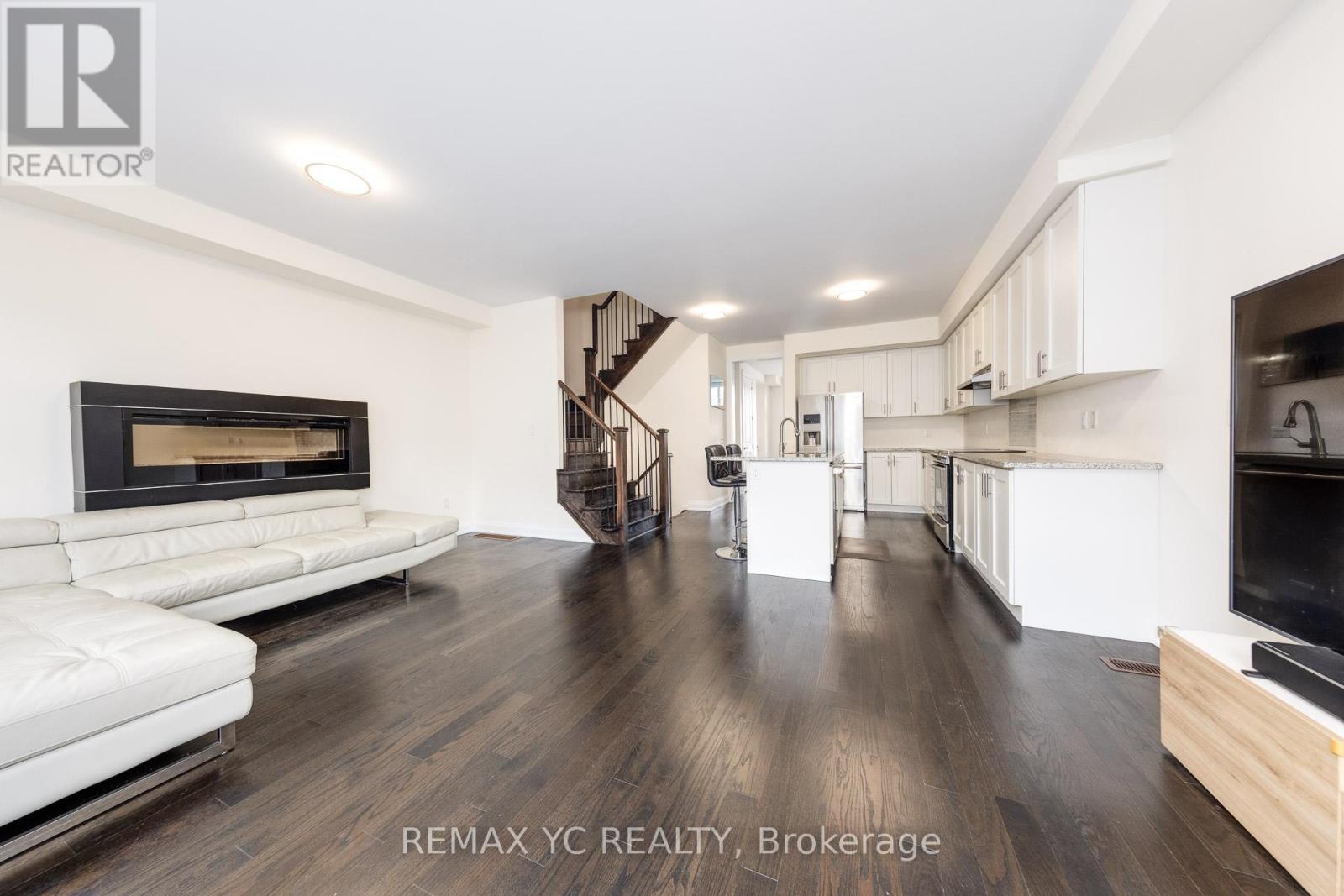 33 Duncombe Lane, Richmond Hill (South Richvale), Ontario  L4C 1C2 - Photo 15 - N12773666