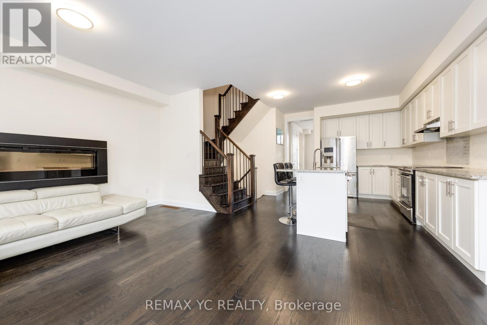 33 Duncombe Lane, Richmond Hill (South Richvale), Ontario  L4C 1C2 - Photo 16 - N12773666