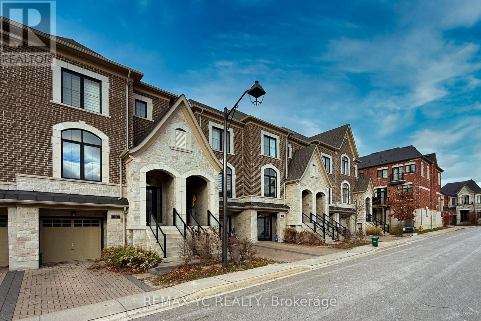 33 Duncombe Lane, Richmond Hill (South Richvale), Ontario  L4C 1C2 - Photo 2 - N12773666