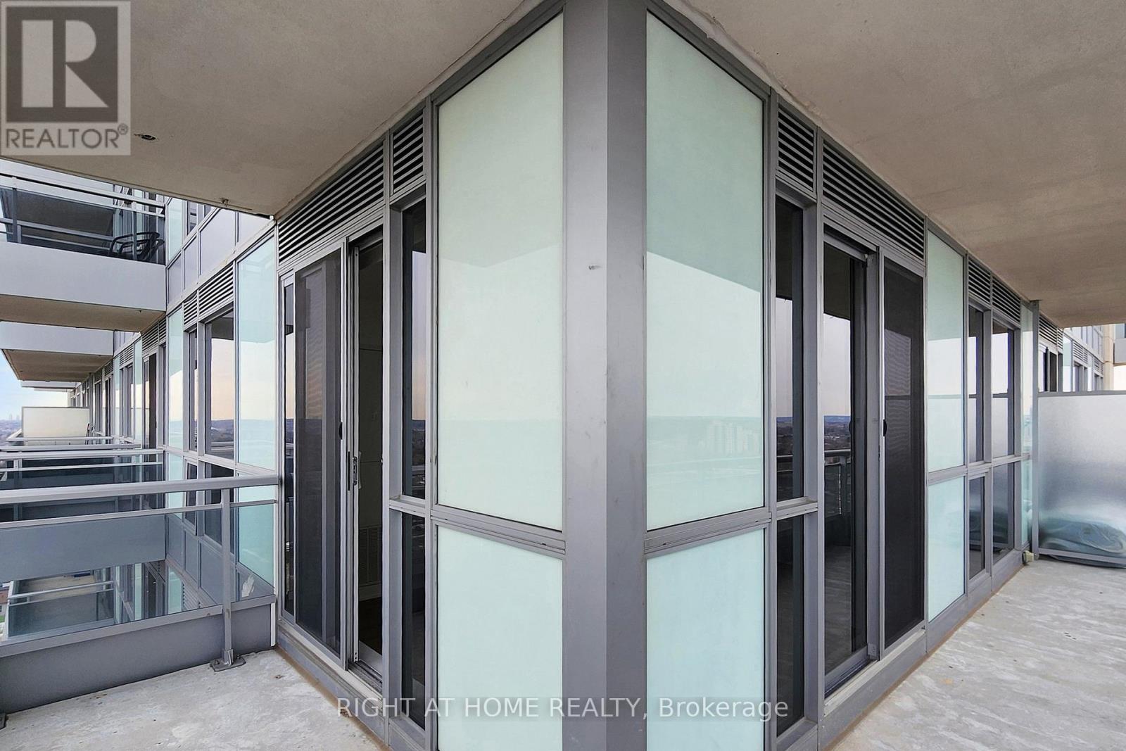 1504 - 9201 Yonge Street, Richmond Hill, Ontario  L4C 6Z2 - Photo 10 - N12773670