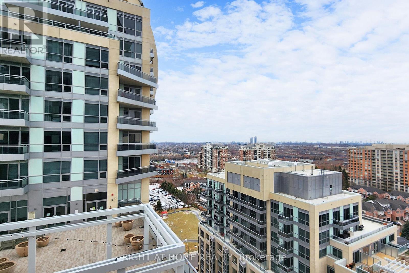 1504 - 9201 Yonge Street, Richmond Hill, Ontario  L4C 6Z2 - Photo 12 - N12773670