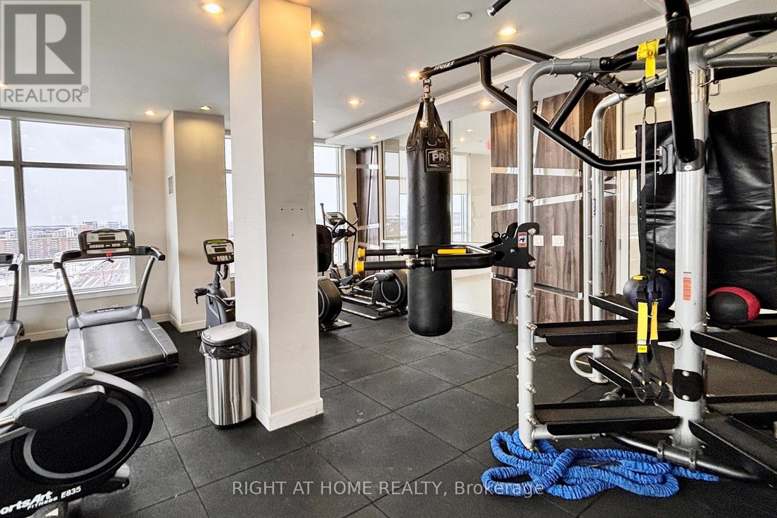 1504 - 9201 Yonge Street, Richmond Hill, Ontario  L4C 6Z2 - Photo 17 - N12773670