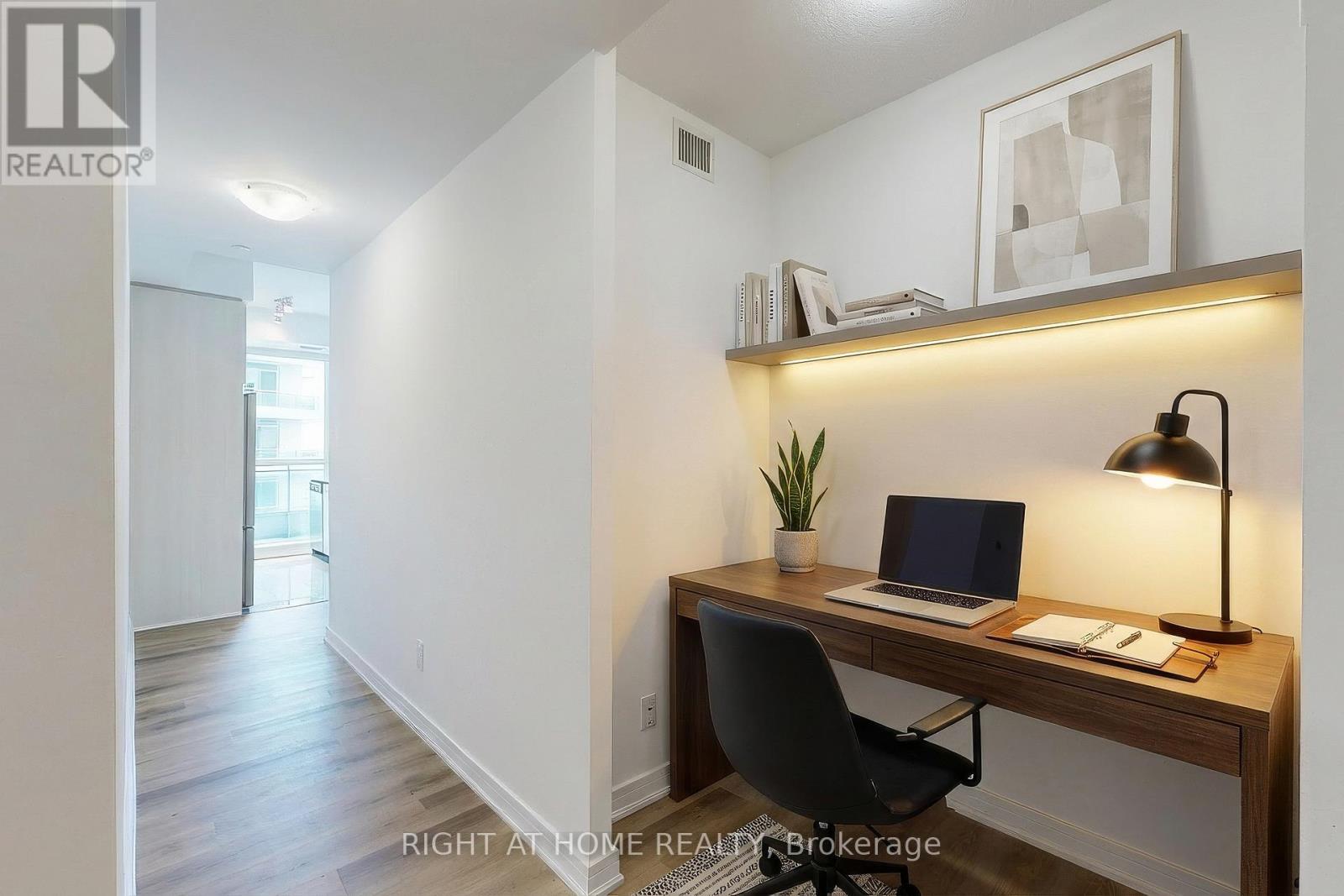 1504 - 9201 Yonge Street, Richmond Hill, Ontario  L4C 6Z2 - Photo 3 - N12773670