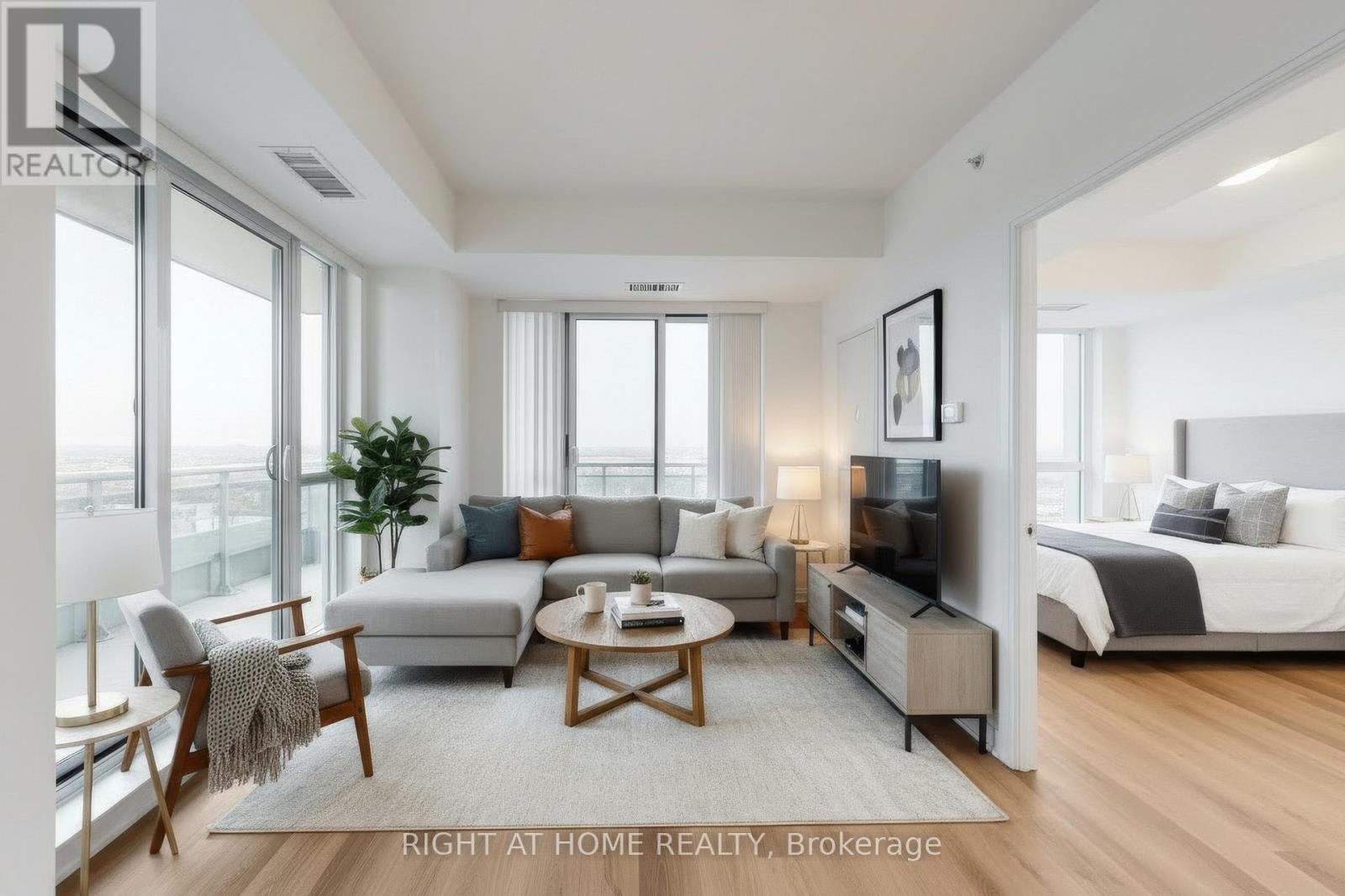 1504 - 9201 Yonge Street, Richmond Hill, Ontario  L4C 6Z2 - Photo 5 - N12773670