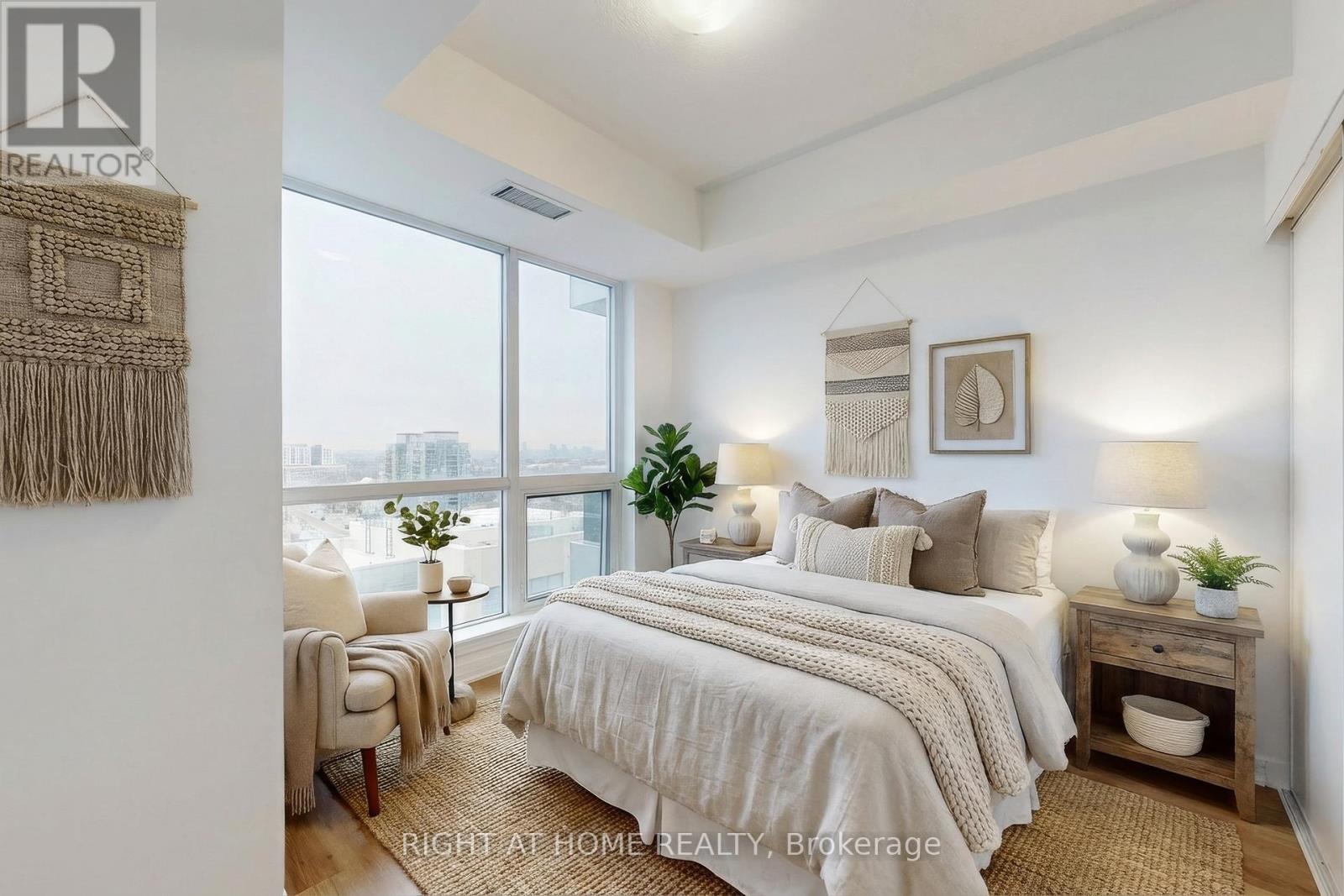 1504 - 9201 Yonge Street, Richmond Hill, Ontario  L4C 6Z2 - Photo 7 - N12773670