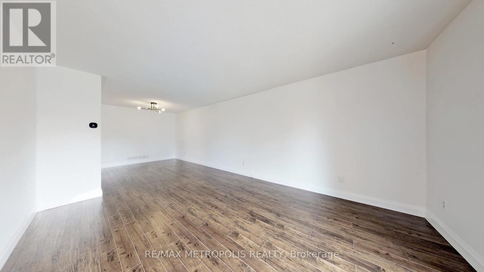 Main - 17 Porritt Street, Barrie (Ardagh), Ontario  L4N 6Y5 - Photo 7 - S12773582