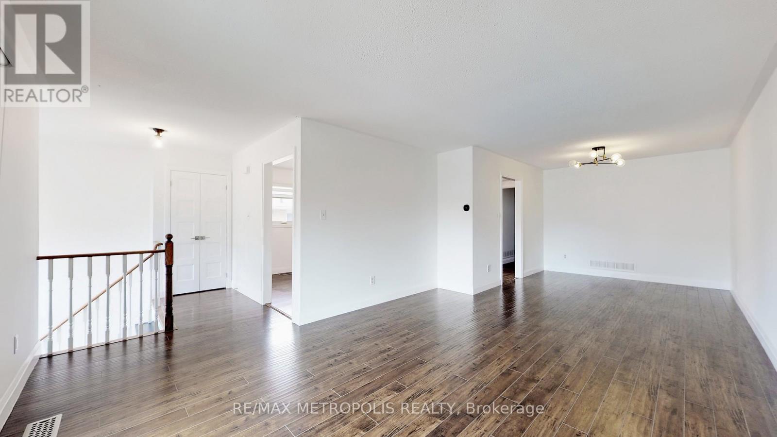 Main - 17 Porritt Street, Barrie (Ardagh), Ontario  L4N 6Y5 - Photo 8 - S12773582