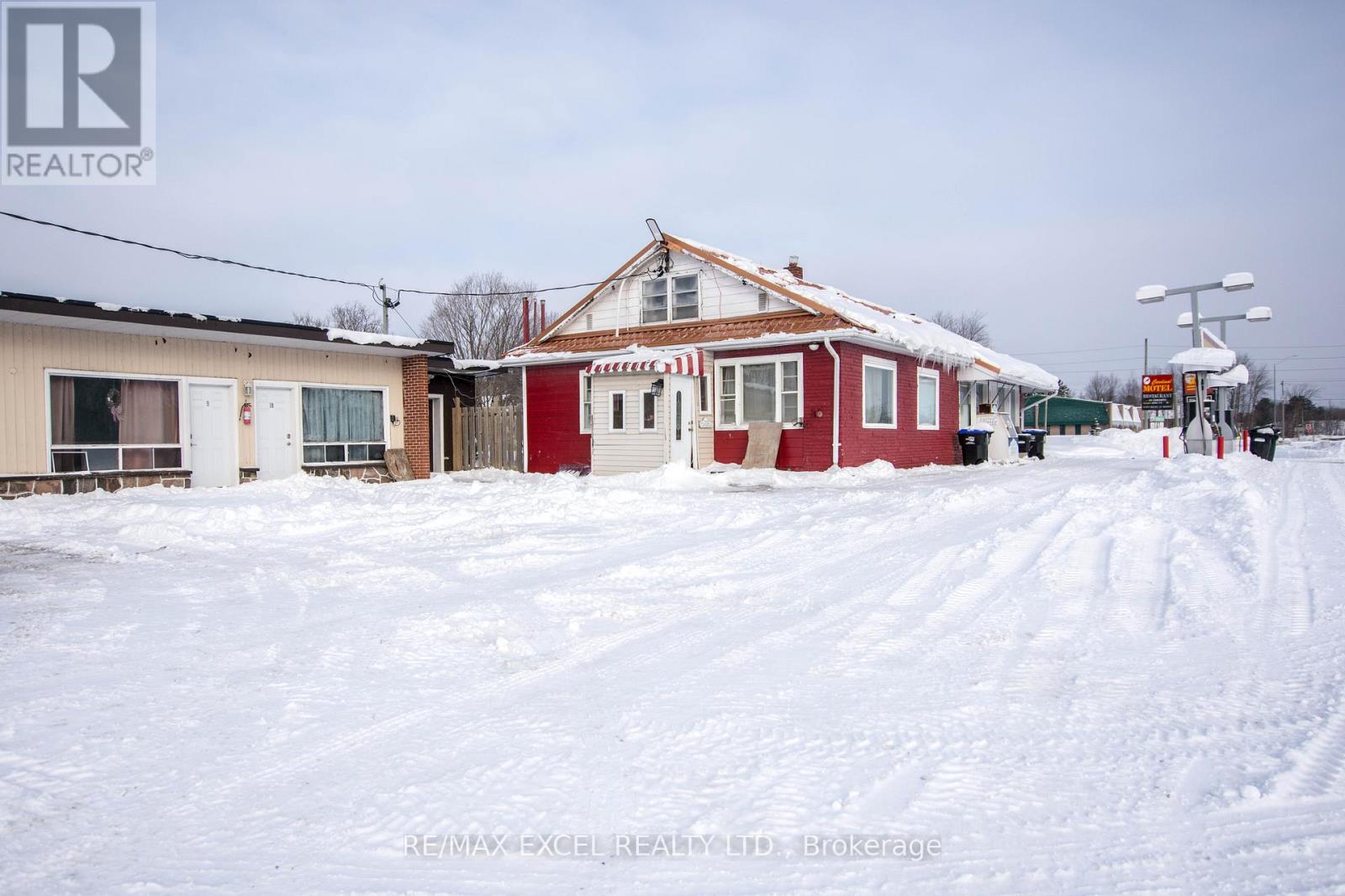 8906 Hwy 11 Road S, Severn, Ontario  L3V 6H3 - Photo 7 - S12773648