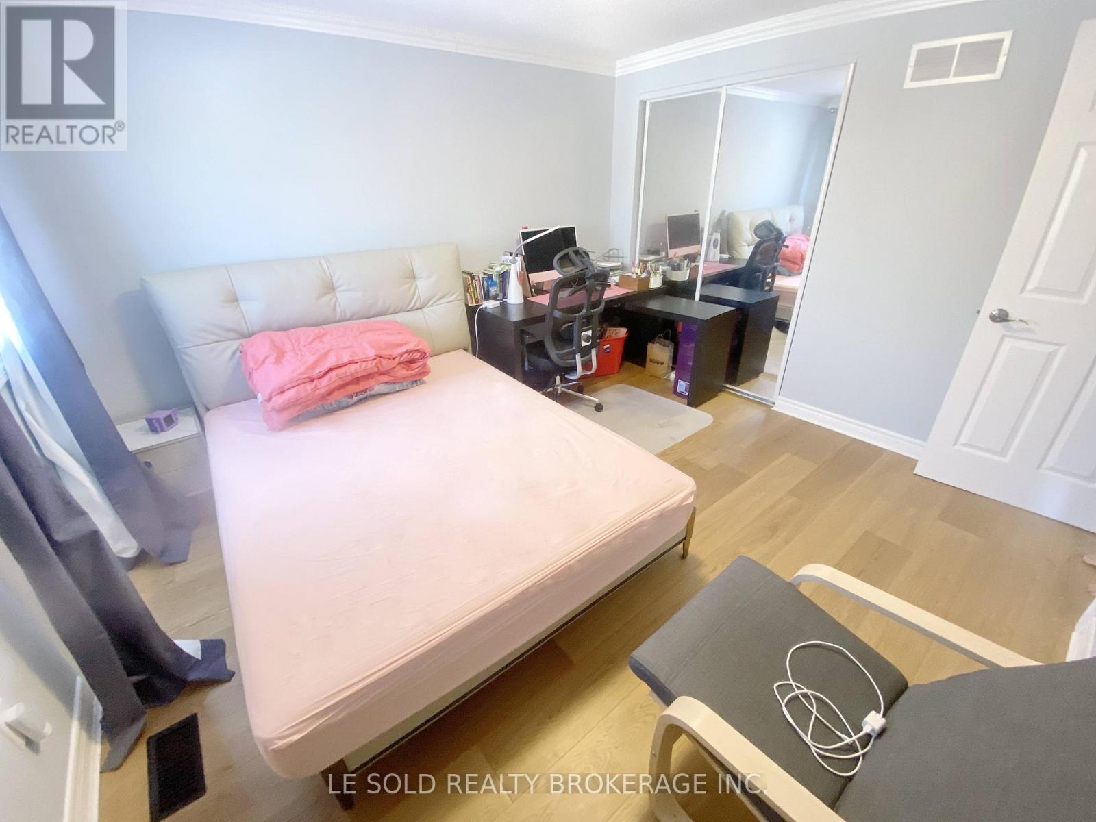 Upper - 110 Cimmaron Street, Markham, Ontario  L3S 2G7 - Photo 14 - N12770360