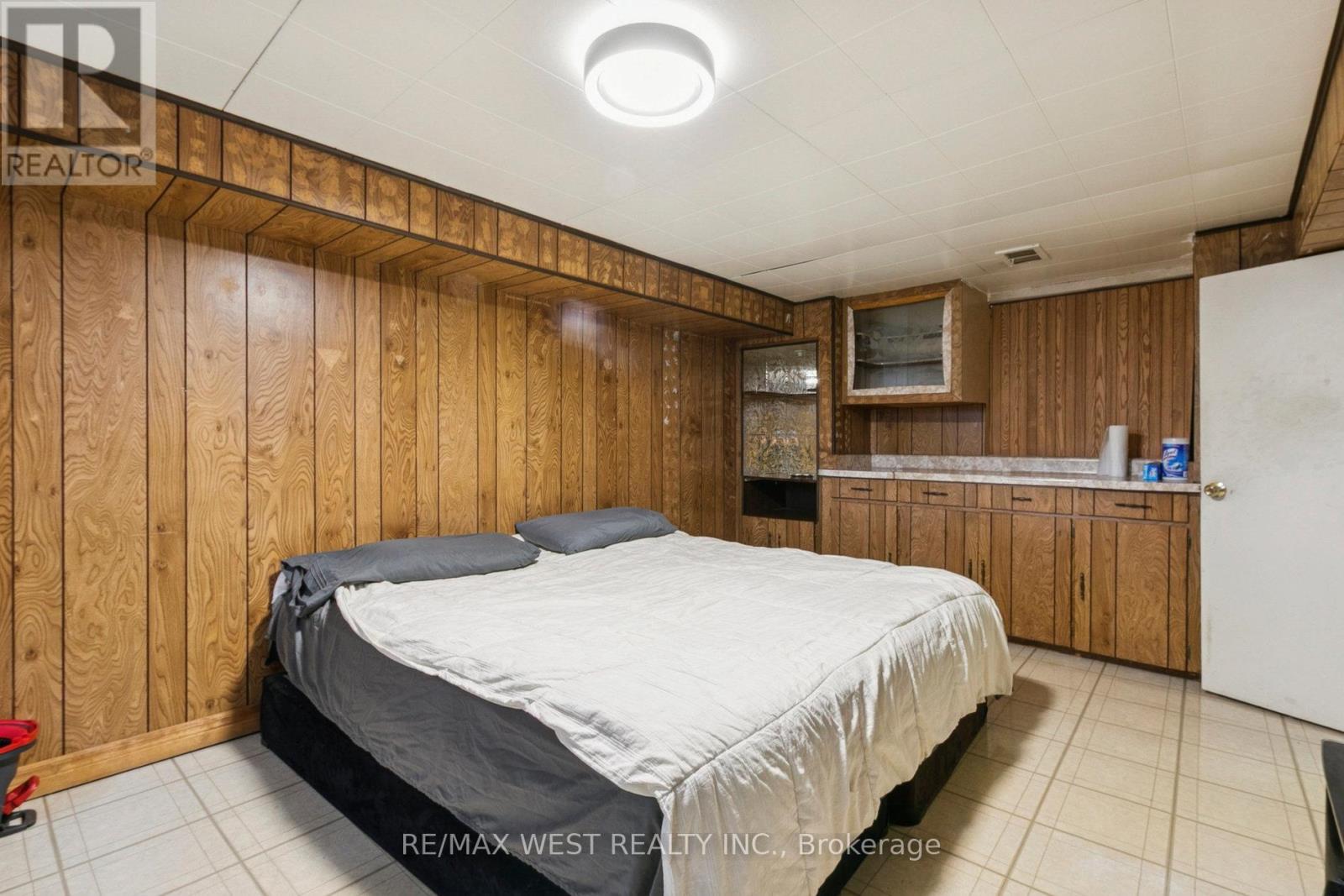 562 Alliance Avenue, Toronto, Ontario  M6N 2J5 - Photo 8 - W12773632