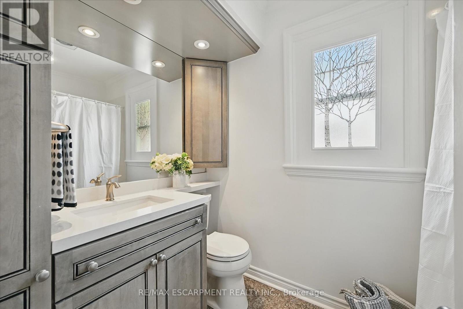 462 Woodland Avenue, Burlington (Brant), Ontario  L7R 2S1 - Photo 11 - W12773640