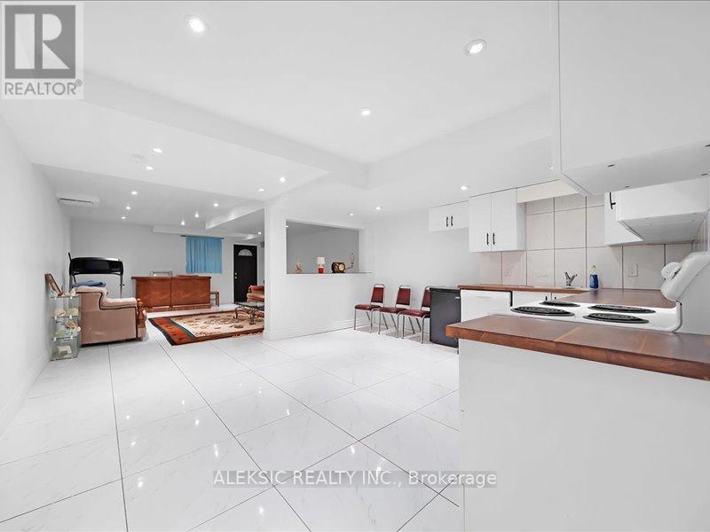 132 Browns Line, Toronto (Alderwood), Ontario  M8W 3T2 - Photo 16 - W12773660