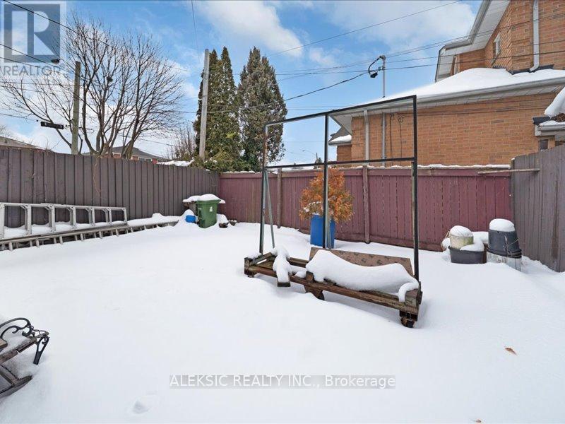 132 Browns Line, Toronto (Alderwood), Ontario  M8W 3T2 - Photo 21 - W12773660
