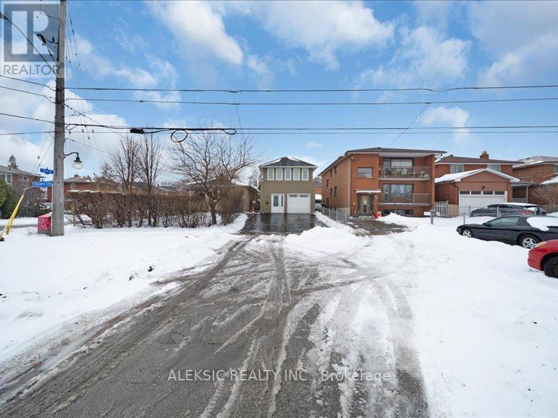 132 Browns Line, Toronto (Alderwood), Ontario  M8W 3T2 - Photo 26 - W12773660