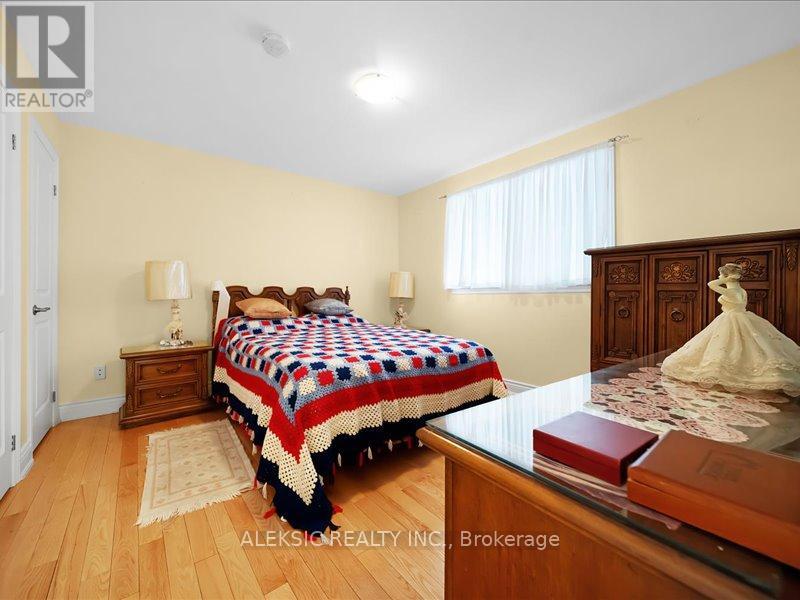 132 Browns Line, Toronto (Alderwood), Ontario  M8W 3T2 - Photo 8 - W12773660