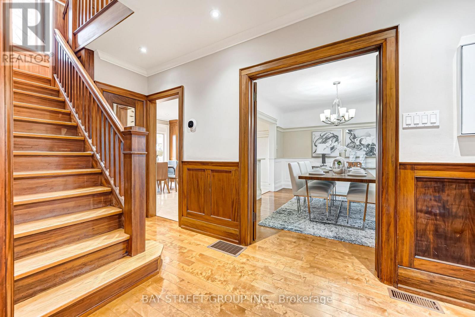 136 Humbercrest Boulevard, Toronto (Runnymede-Bloor West Village), Ontario  M6S 4L3 - Photo 11 - W12773662