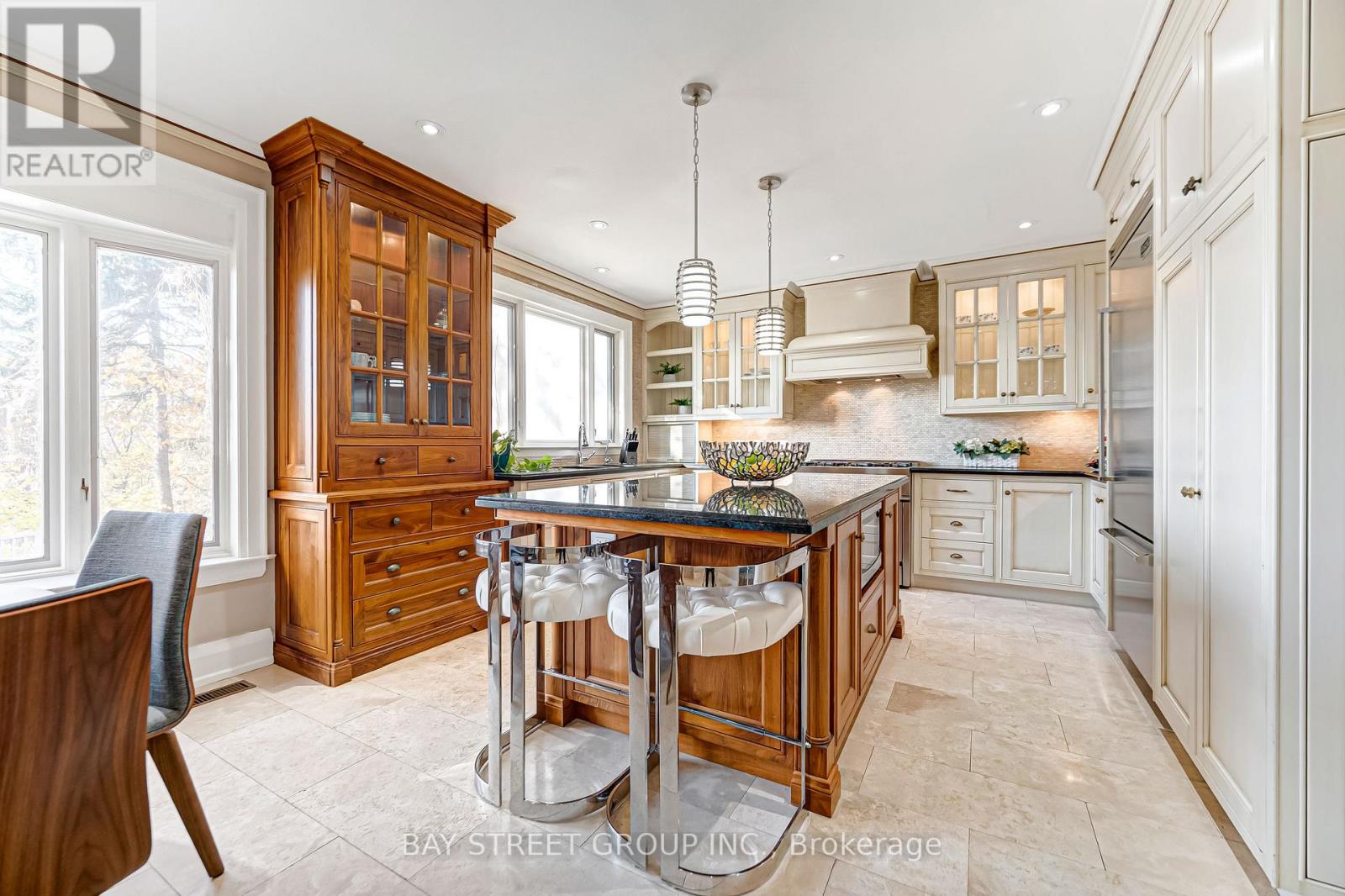 136 Humbercrest Boulevard, Toronto (Runnymede-Bloor West Village), Ontario  M6S 4L3 - Photo 17 - W12773662