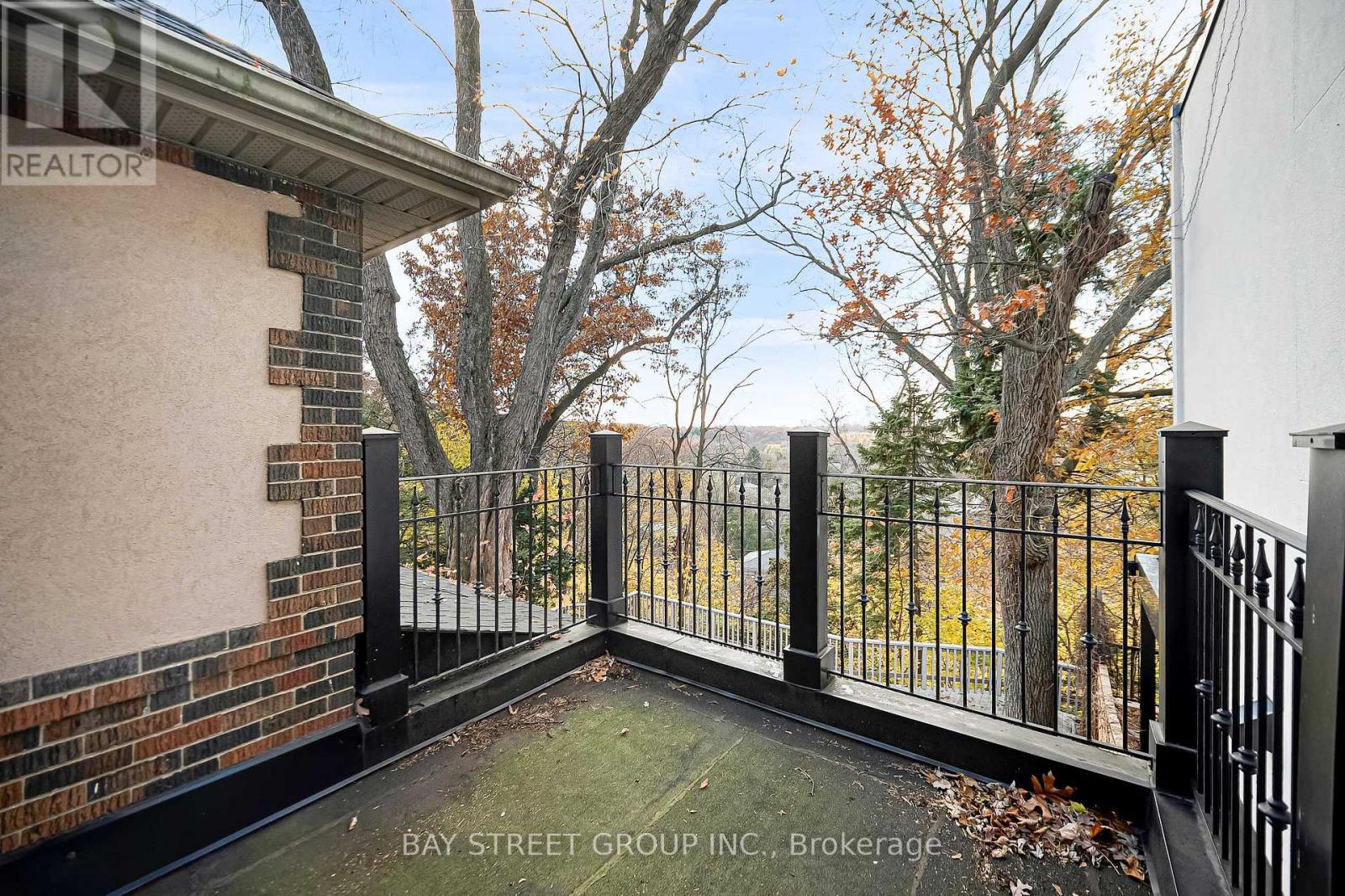 136 Humbercrest Boulevard, Toronto (Runnymede-Bloor West Village), Ontario  M6S 4L3 - Photo 28 - W12773662