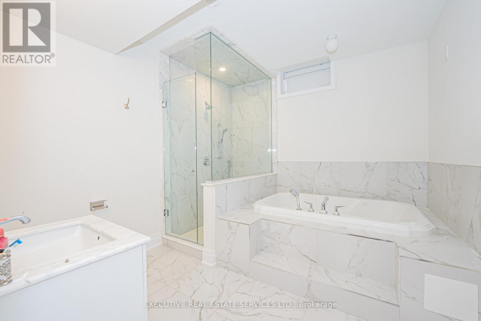 1217 Ironbridge Road, Oakville (Ga Glen Abbey), Ontario  L6M 5M5 - Photo 26 - W12773676