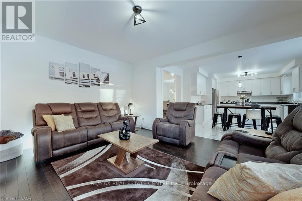 216 Harcourt Crescent, Woodstock (Woodstock - North), Ontario  N4T 0H2 - Photo 13 - X12773674