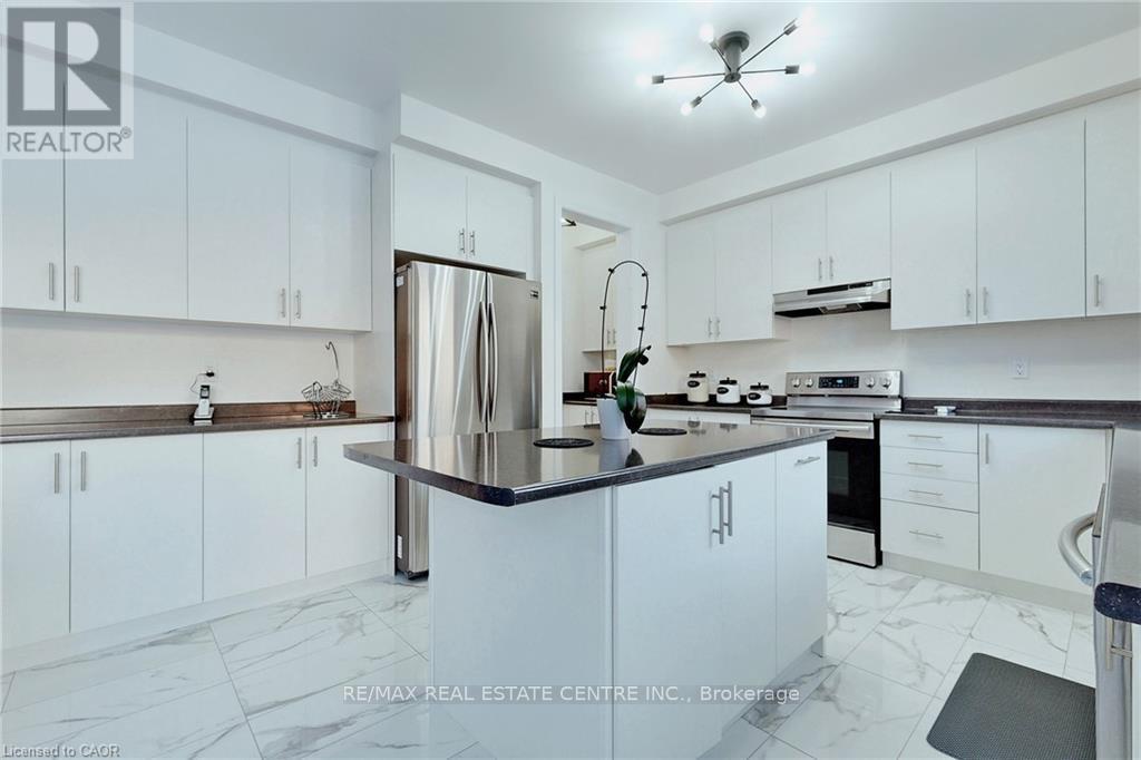 216 Harcourt Crescent, Woodstock (Woodstock - North), Ontario  N4T 0H2 - Photo 14 - X12773674