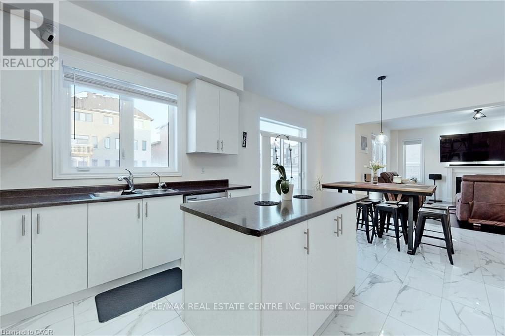 216 Harcourt Crescent, Woodstock (Woodstock - North), Ontario  N4T 0H2 - Photo 15 - X12773674