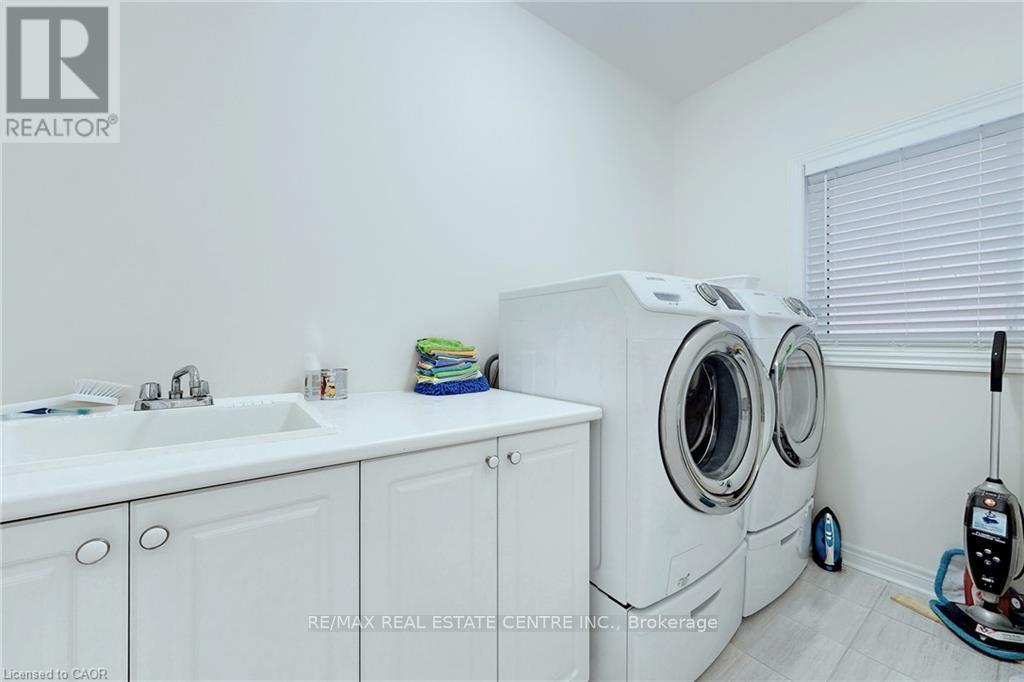 216 Harcourt Crescent, Woodstock (Woodstock - North), Ontario  N4T 0H2 - Photo 21 - X12773674