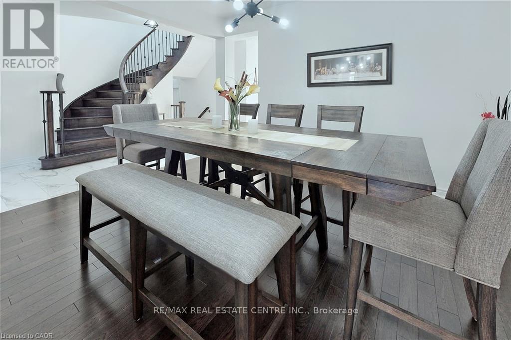 216 Harcourt Crescent, Woodstock (Woodstock - North), Ontario  N4T 0H2 - Photo 9 - X12773674