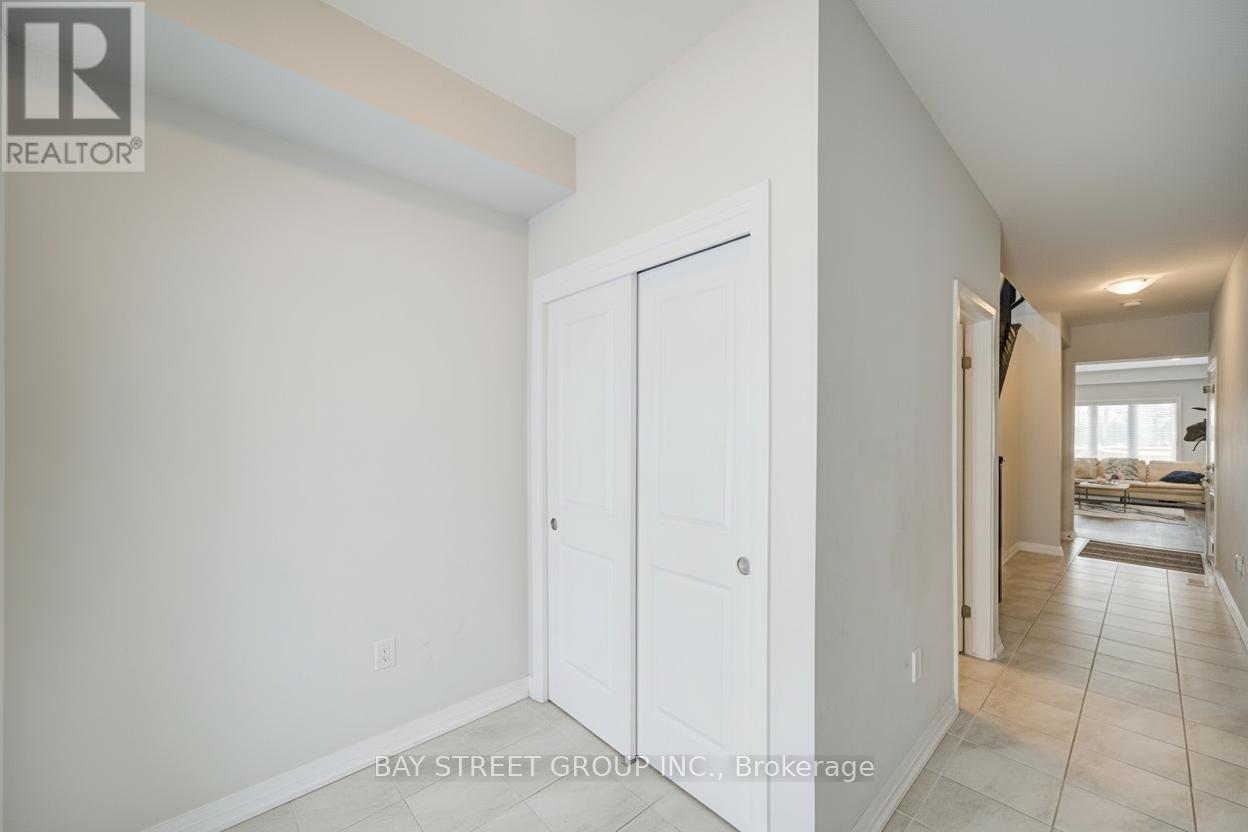 9348 White Oak Avenue, Niagara Falls (Lyons Creek), Ontario  L2G 3P6 - Photo 6 - X12773686