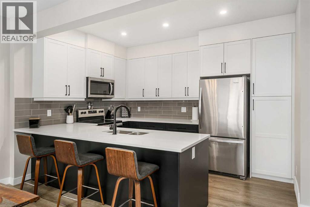 915 Crestridge Common Sw, Calgary, Alberta  T3B 6L6 - Photo 4 - A2284146